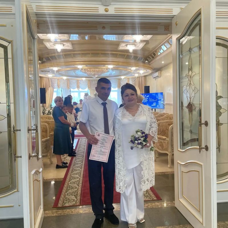 Семья — это дом, где тебя любят и ждут Семья — это дом, где тебя любят и ждут