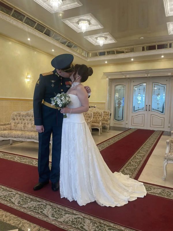 Семья — это дом, где тебя любят и ждут Семья — это дом, где тебя любят и ждут