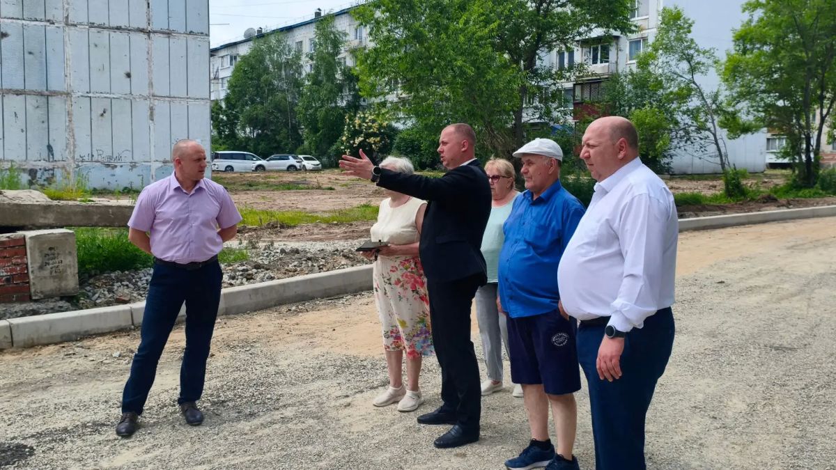 Ремонт дорог в микрорайоне Сопка — на постоянном контроле депутатов и жителей Ремонт дорог в микрорайоне Сопка — на постоянном контроле депутатов и жителей