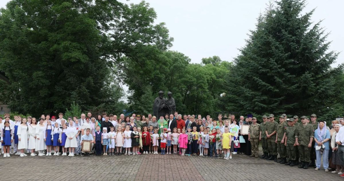Мария Костюк: В День семьи, любви и верности вместе с жителями области и епископом Биробиджанским и Кульдурским Лукой открыли обновленный памятник святым Петру и Февронии Муромским — покровителям семьи, любви и верности Мария Костюк: В День семьи, любви и верности вместе с жителями области и епископом Биробиджанским и Кульдурским Лукой открыли обновленный памятник святым Петру и Февронии Муромским — покровителям семьи, любви и верности