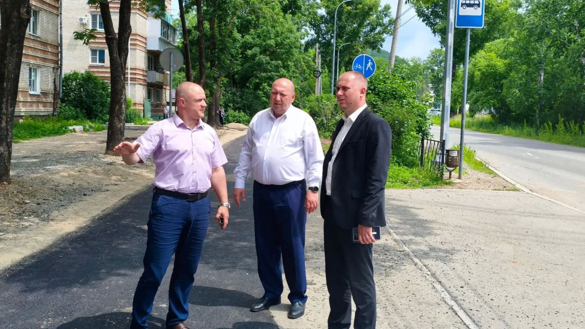 Ремонт дорог в микрорайоне Сопка — на постоянном контроле депутатов и жителей Ремонт дорог в микрорайоне Сопка — на постоянном контроле депутатов и жителей