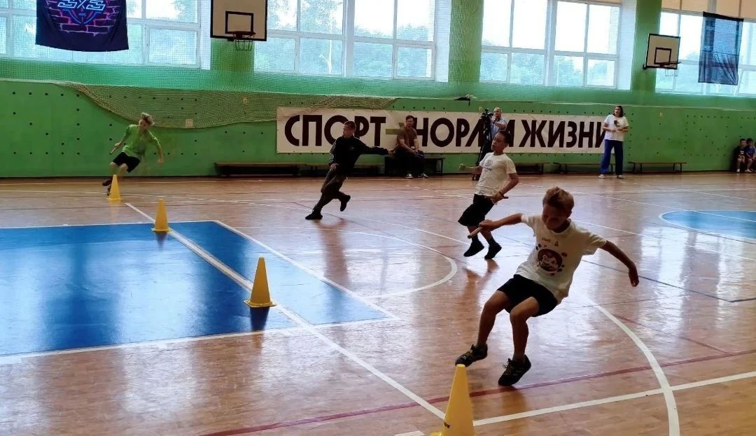В Биробиджане прошли спортивные состязания среди школьников В Биробиджане прошли спортивные состязания среди школьников