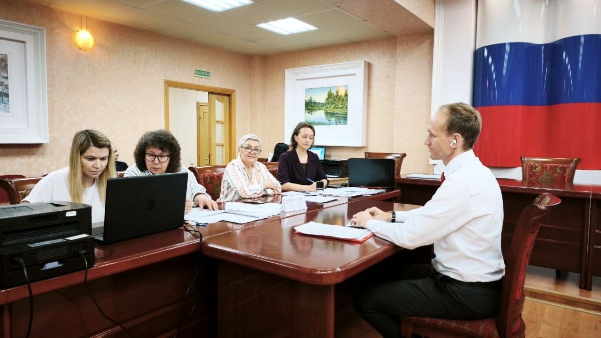 Евгений Конопаткин подал документы для участия в выборах в Госдуму Евгений Конопаткин подал документы для участия в выборах в Госдуму