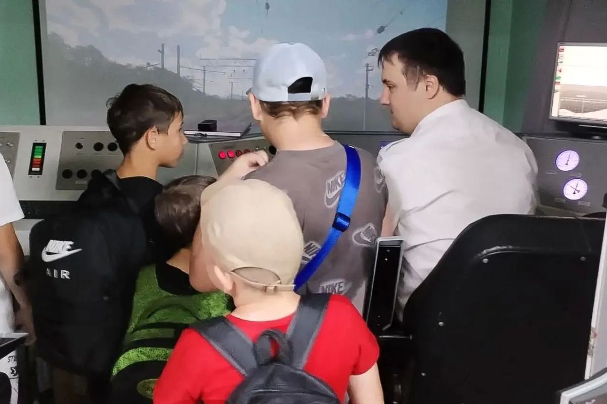 В рамках профориентационной работы с молодёжью областное государственное казенное учреждение «Центр занятости населения Еврейской автономной области» проводит серию познавательных встреч и экскурсий для детей и подростков В рамках профориентационной работы с молодёжью областное государственное казенное учреждение «Центр занятости населения Еврейской автономной области» проводит серию познавательных встреч и экскурсий для детей и подростков