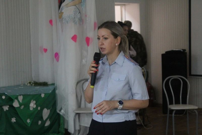 Полицейские ЕАО провели правовой квест для ребят, отдыхающих в летнем лагере Полицейские ЕАО провели правовой квест для ребят, отдыхающих в летнем лагере