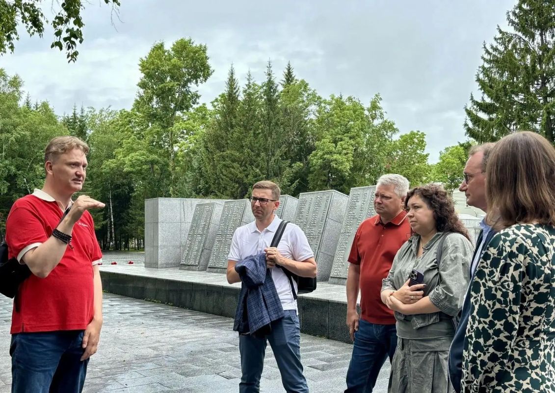 Команда федерального кадрового резерва изучила лучшие практики ЕАО по сохранению исторической памяти Команда федерального кадрового резерва изучила лучшие практики ЕАО по сохранению исторической памяти