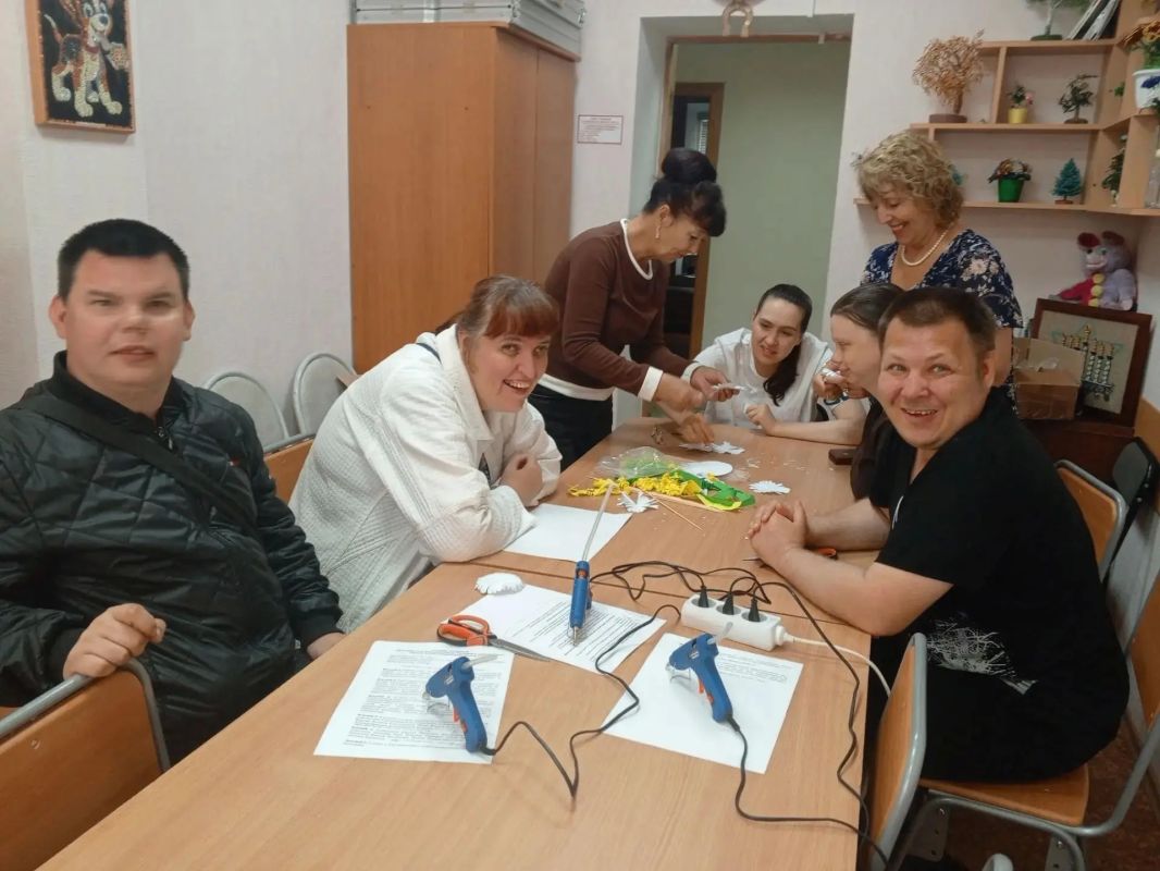 Депутат Городской Думы Любовь Ященко провела творческий мастер-класс для жителей Специального дома № 2 Депутат Городской Думы Любовь Ященко провела творческий мастер-класс для жителей Специального дома № 2