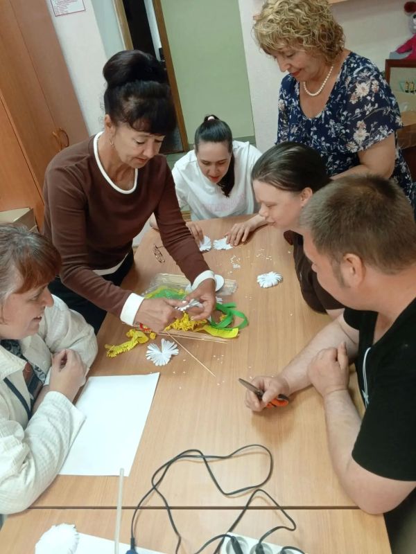 Депутат Городской Думы Любовь Ященко провела творческий мастер-класс для жителей Специального дома № 2 Депутат Городской Думы Любовь Ященко провела творческий мастер-класс для жителей Специального дома № 2