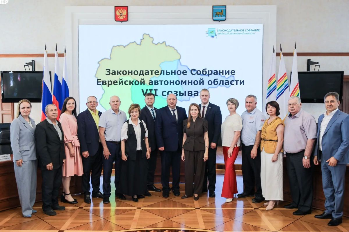 Уважаемые земляки!. Состоялось не просто очередное заседание Законодательного Собрания ЕАО: мы подвели итоги целой пятилетней главы в региональной летописи развития парламентаризма Уважаемые земляки!. Состоялось не просто очередное заседание Законодательного Собрания ЕАО: мы подвели итоги целой пятилетней главы в региональной летописи развития парламентаризма