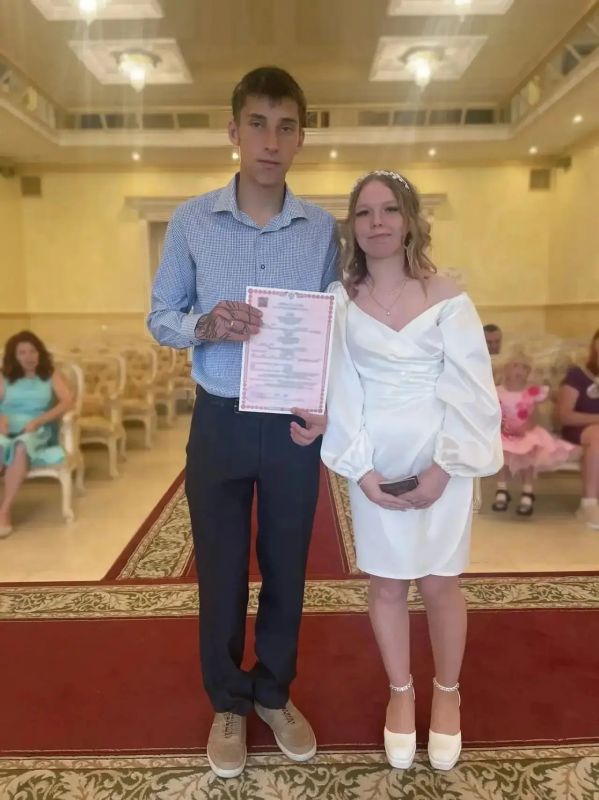 Свадебная пятница. Сегодня, 17 июля 2026 года, в Еврейской автономной области стало ещё больше счастливых семей! Влюблённые сказали друг другу заветное «да», и теперь их судьбы связаны навсегда Свадебная пятница. Сегодня, 17 июля 2026 года, в Еврейской автономной области стало ещё больше счастливых семей! Влюблённые сказали друг другу заветное «да», и теперь их судьбы связаны навсегда