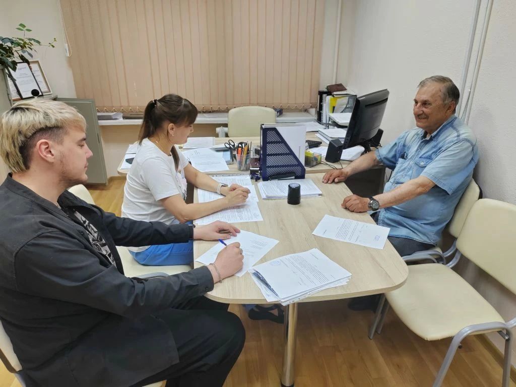 Кандидаты от политических партий продолжают подачу документов в окружные избирательные комиссии Кандидаты от политических партий продолжают подачу документов в окружные избирательные комиссии