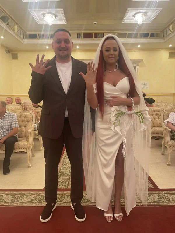 Свадебная пятница. Сегодня, 17 июля 2026 года, в Еврейской автономной области стало ещё больше счастливых семей! Влюблённые сказали друг другу заветное «да», и теперь их судьбы связаны навсегда Свадебная пятница. Сегодня, 17 июля 2026 года, в Еврейской автономной области стало ещё больше счастливых семей! Влюблённые сказали друг другу заветное «да», и теперь их судьбы связаны навсегда