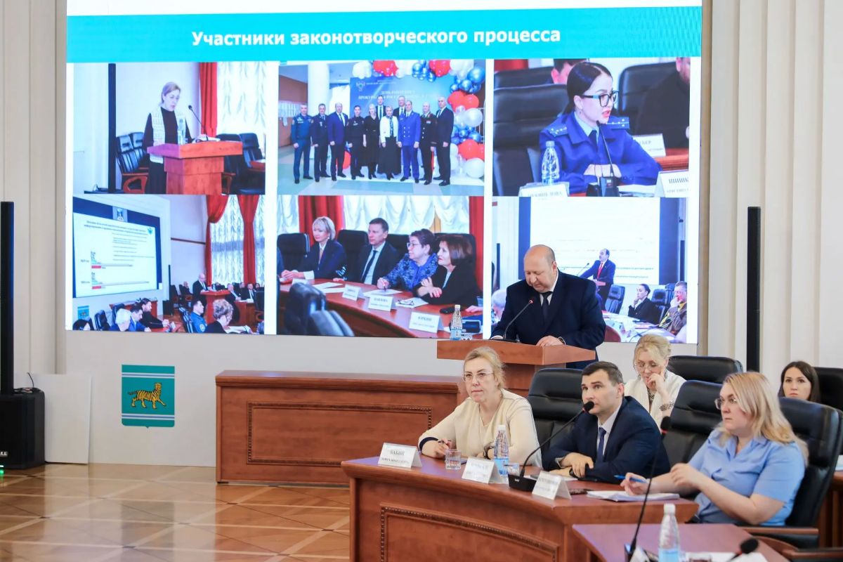 Уважаемые земляки!. Состоялось не просто очередное заседание Законодательного Собрания ЕАО: мы подвели итоги целой пятилетней главы в региональной летописи развития парламентаризма Уважаемые земляки!. Состоялось не просто очередное заседание Законодательного Собрания ЕАО: мы подвели итоги целой пятилетней главы в региональной летописи развития парламентаризма