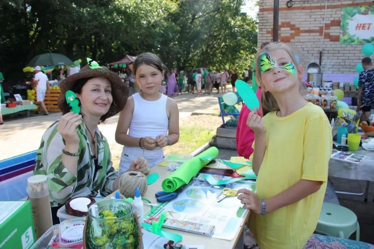 Праздник малосольного огурчика прошел в Екатерино-Никольском в ЕАО Праздник малосольного огурчика прошел в Екатерино-Никольском в ЕАО