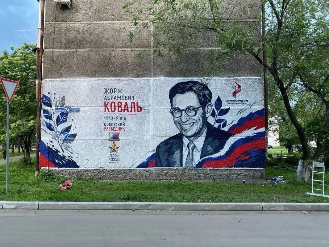 История России оживает на фасадах: в ЕАО завершился проект патриотических муралов История России оживает на фасадах: в ЕАО завершился проект патриотических муралов