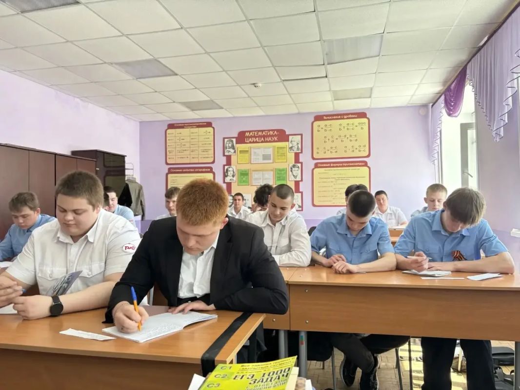 Результаты выросли!. Пересдача предметов Единого государственного экзамена в так называемые «Президентские дни» помогла 150 школьникам из ЕАО повысить свой балл в сертификатах