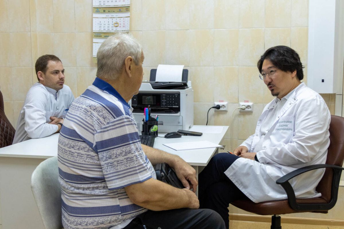 Бадма Башанкаев провёл совместный приём пациентов с врачами онкодиспансера ЕАО Бадма Башанкаев провёл совместный приём пациентов с врачами онкодиспансера ЕАО
