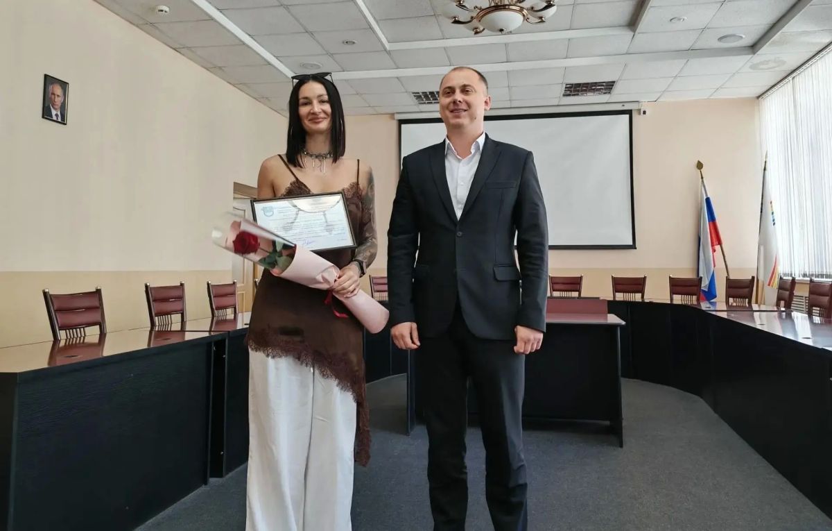 Мэр Биробиджана Алексей Кузьмин поздравил с праздником работников торговли Мэр Биробиджана Алексей Кузьмин поздравил с праздником работников торговли