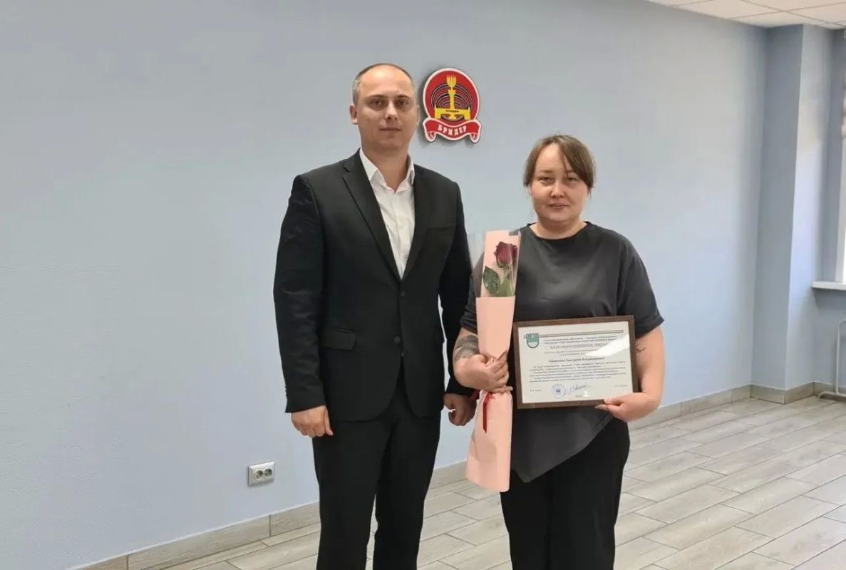Мэр Биробиджана Алексей Кузьмин поздравил с праздником работников торговли Мэр Биробиджана Алексей Кузьмин поздравил с праздником работников торговли