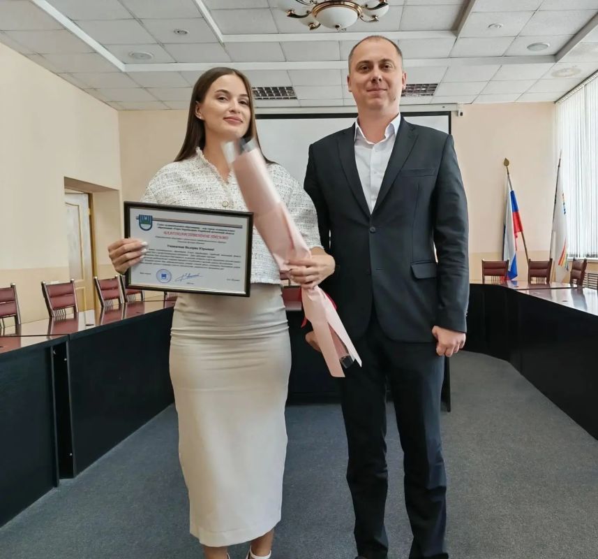 Мэр Биробиджана Алексей Кузьмин поздравил с праздником работников торговли Мэр Биробиджана Алексей Кузьмин поздравил с праздником работников торговли