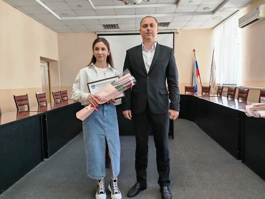 Мэр Биробиджана Алексей Кузьмин поздравил с праздником работников торговли Мэр Биробиджана Алексей Кузьмин поздравил с праздником работников торговли