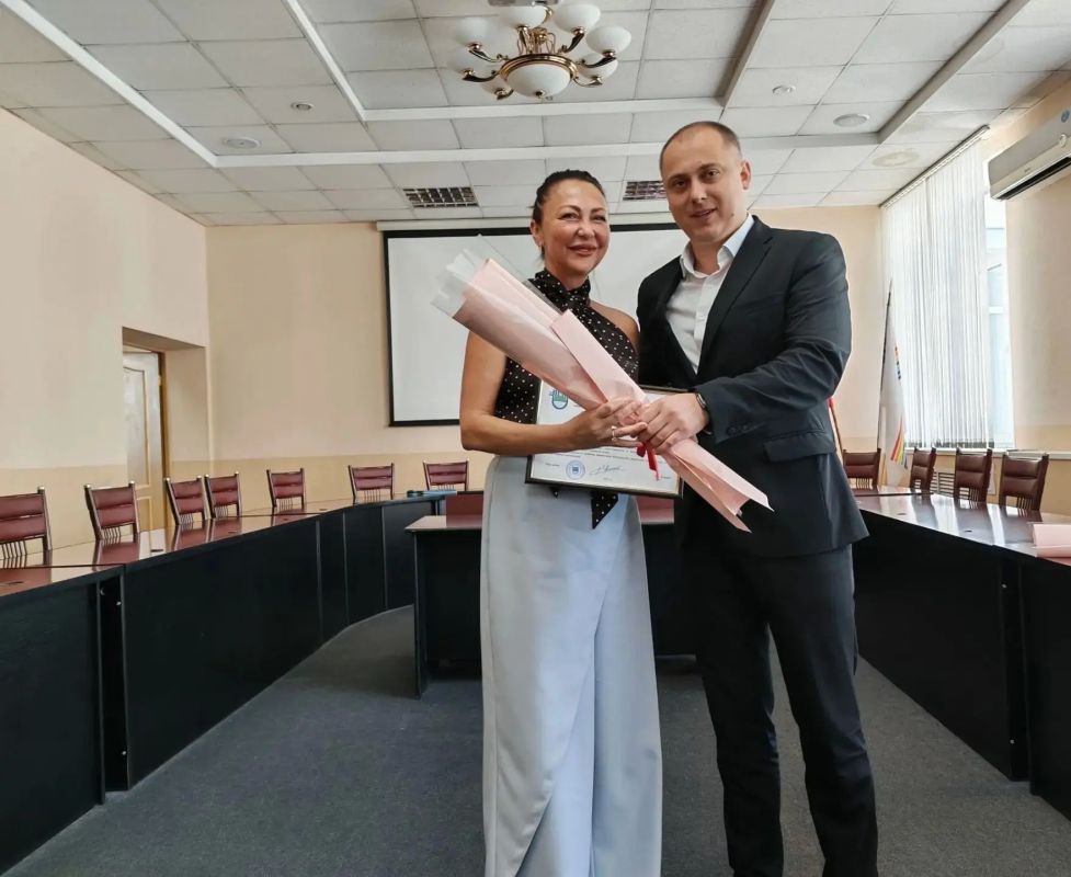 Мэр Биробиджана Алексей Кузьмин поздравил с праздником работников торговли Мэр Биробиджана Алексей Кузьмин поздравил с праздником работников торговли