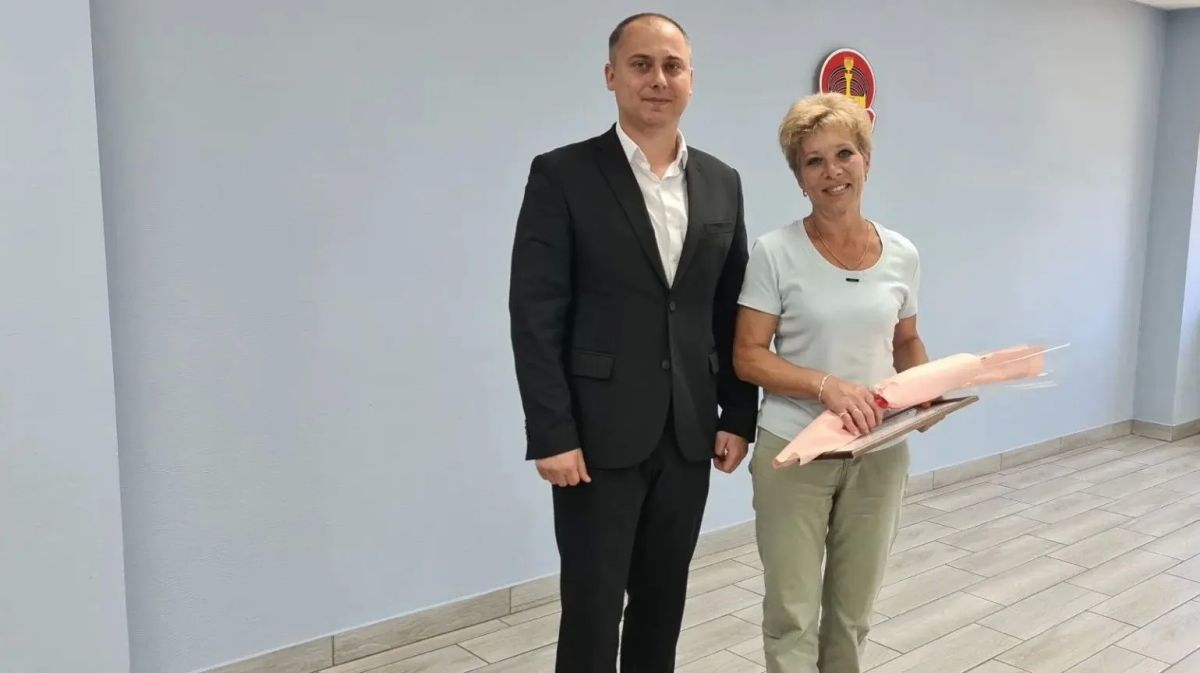 Мэр Биробиджана Алексей Кузьмин поздравил с праздником работников торговли Мэр Биробиджана Алексей Кузьмин поздравил с праздником работников торговли