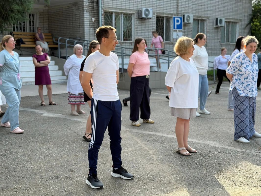 В селе Валдгейм состоялась массовая зарядка, приуроченная к Международному дню заботы о себе В селе Валдгейм состоялась массовая зарядка, приуроченная к Международному дню заботы о себе