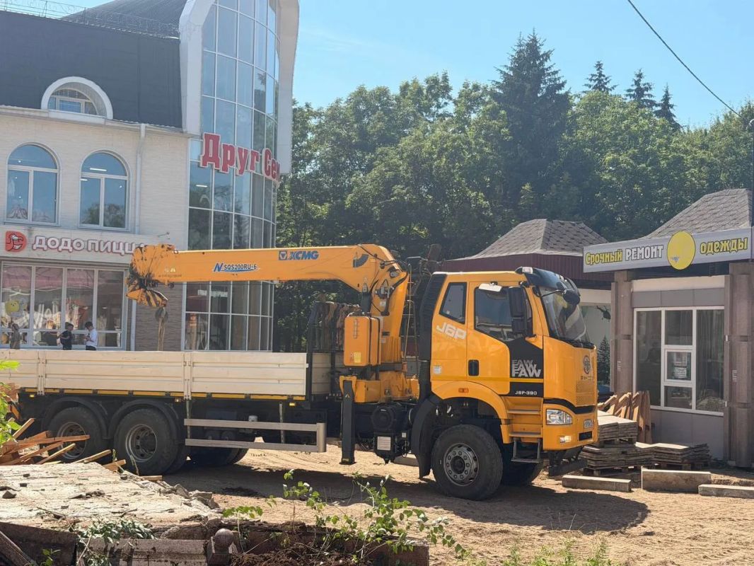 Цветной Биробиджан. На прошлой неделе мы искали белый, и вы показали невероятные кадры — светлые фасады, облака и нежные детали городской архитектуры Цветной Биробиджан. На прошлой неделе мы искали белый, и вы показали невероятные кадры — светлые фасады, облака и нежные детали городской архитектуры