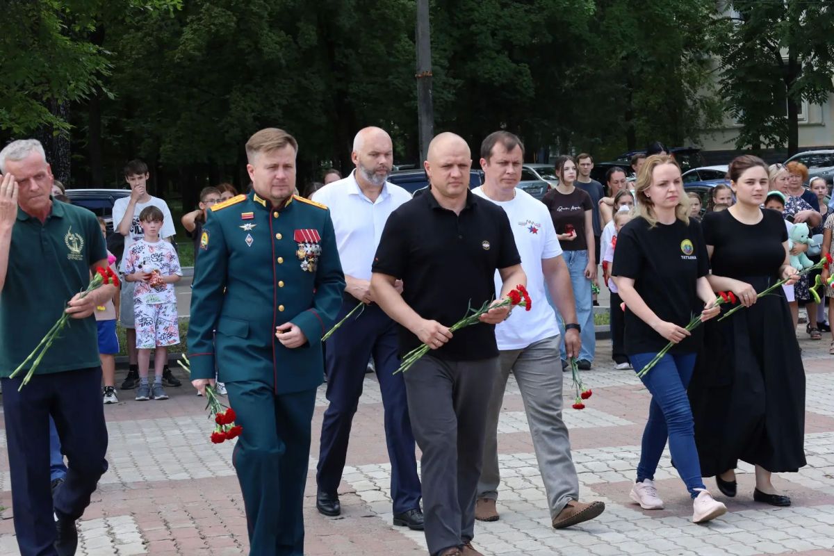 В Биробиджане прошла лития в День памяти детей — жертв войны в Донбассе В Биробиджане прошла лития в День памяти детей — жертв войны в Донбассе