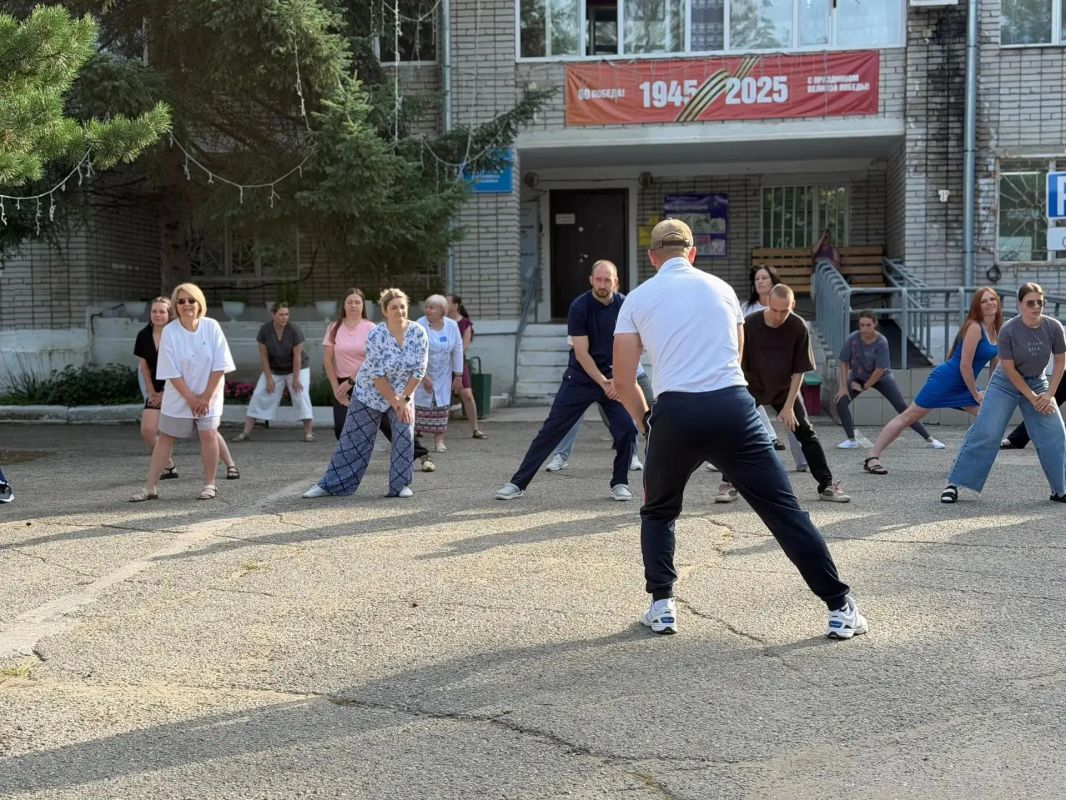 Массовая утренняя зарядка прошла в с.Валдгейм ЕАО Массовая утренняя зарядка прошла в с.Валдгейм ЕАО