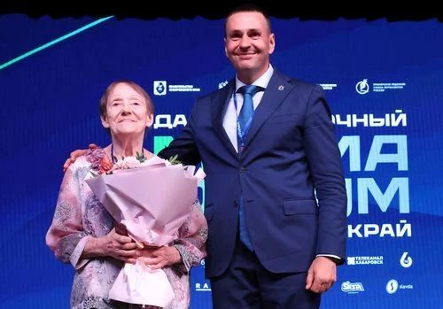 Знаками «Заслуженный журналист Хабаровского края» наградили наших коллег Знаками «Заслуженный журналист Хабаровского края» наградили наших коллег