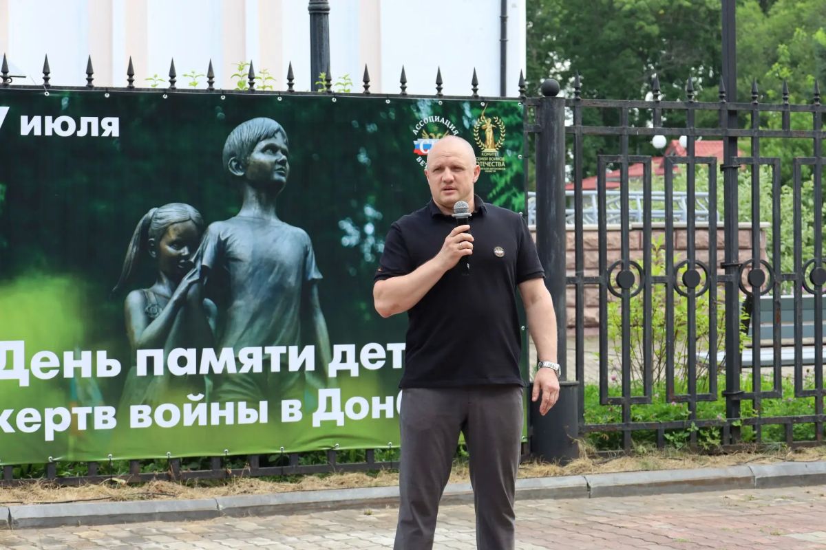 В Биробиджане прошла лития в День памяти детей — жертв войны в Донбассе В Биробиджане прошла лития в День памяти детей — жертв войны в Донбассе