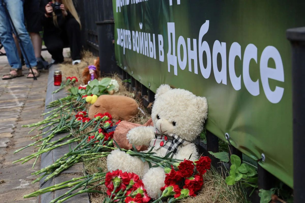 В Биробиджане прошла лития в День памяти детей — жертв войны в Донбассе В Биробиджане прошла лития в День памяти детей — жертв войны в Донбассе