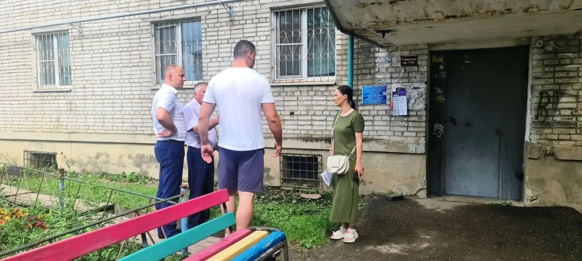 Мэр Биробиджана провел личный прием граждан Мэр Биробиджана провел личный прием граждан