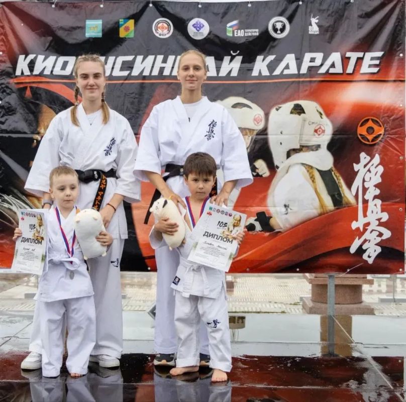 В Биробиджане прошел масштабный фестиваль по киокусинкай карате, посвященный памяти Масутацу Оямы В Биробиджане прошел масштабный фестиваль по киокусинкай карате, посвященный памяти Масутацу Оямы