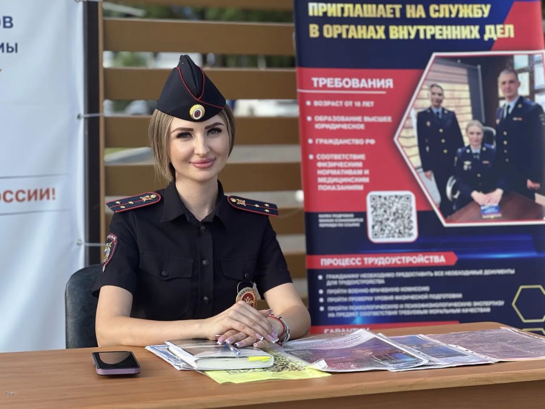 В Облучье полицейские обеспечили охрану общественного порядка во время праздничных мероприятий, посвященных Дню железнодорожника В Облучье полицейские обеспечили охрану общественного порядка во время праздничных мероприятий, посвященных Дню железнодорожника