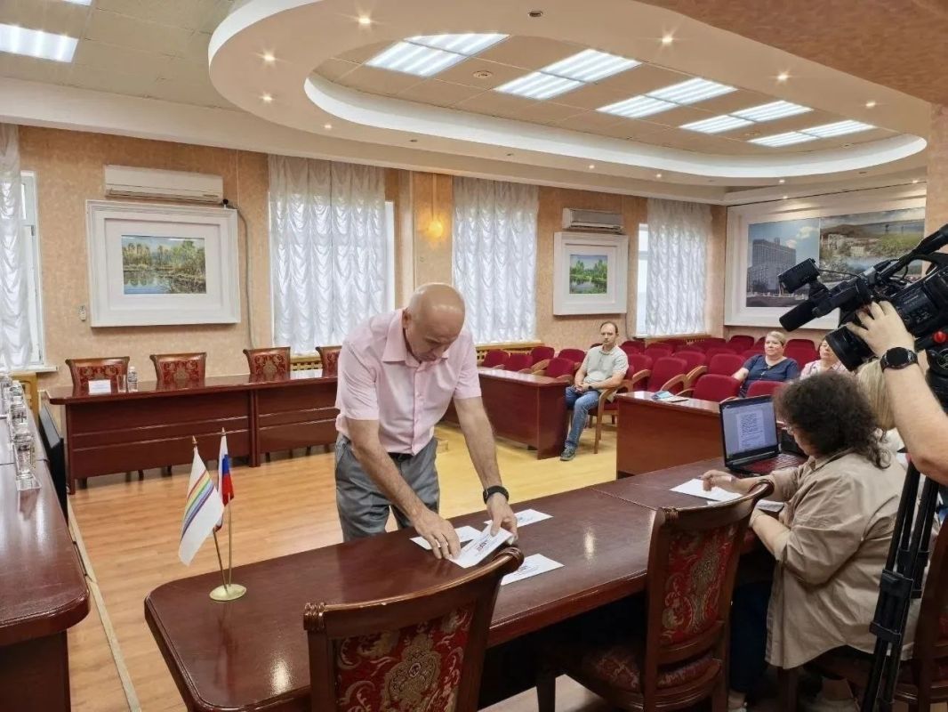 В избиркоме ЕАО прошла жеребьёвка партий для бюллетеня на выборах в Заксобрание В избиркоме ЕАО прошла жеребьёвка партий для бюллетеня на выборах в Заксобрание