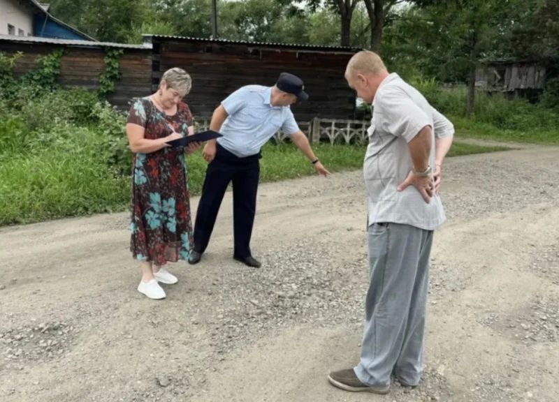 Дорога к знаниям должна быть безопасной: в Смидовичском районе сотрудники Госавтоинспекции проводят обследование школьных маршрутов Дорога к знаниям должна быть безопасной: в Смидовичском районе сотрудники Госавтоинспекции проводят обследование школьных маршрутов