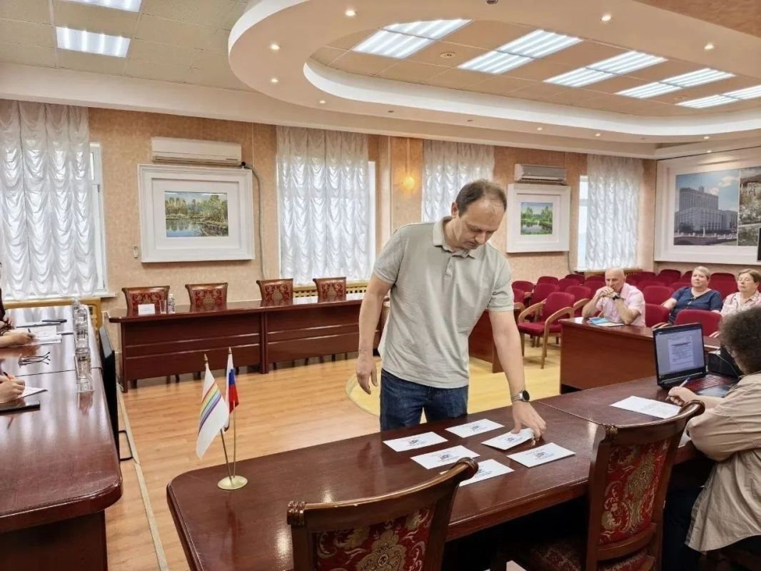 В избиркоме ЕАО прошла жеребьёвка партий для бюллетеня на выборах в Заксобрание В избиркоме ЕАО прошла жеребьёвка партий для бюллетеня на выборах в Заксобрание