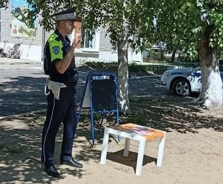 В Смидовичском районе сотрудники Госавтоинспекции провели занятие по правилам дорожного движения для дошкольников В Смидовичском районе сотрудники Госавтоинспекции провели занятие по правилам дорожного движения для дошкольников