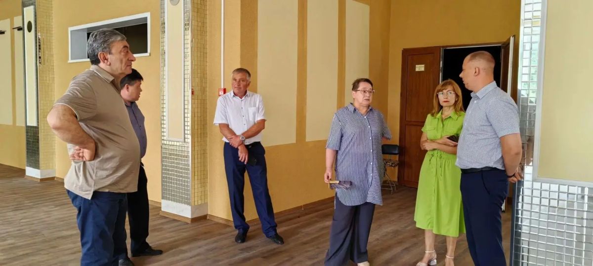 В Биробиджане продолжают благоустраивать театр кукол «Кудесник» В Биробиджане продолжают благоустраивать театр кукол «Кудесник»