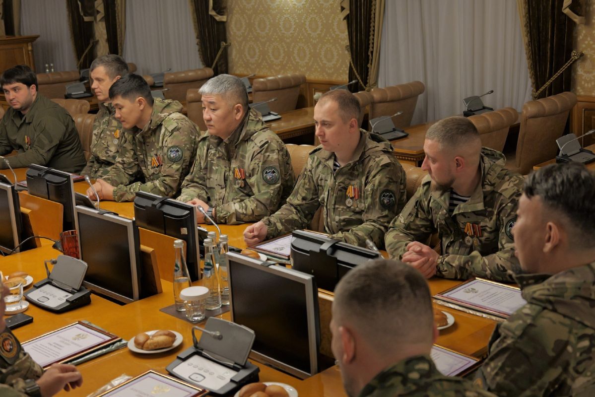 О поддержке СВО на Дальнем Востоке рассказал полномочный представитель Президента РФ в ДФО Юрий Трутнев главе государства О поддержке СВО на Дальнем Востоке рассказал полномочный представитель Президента РФ в ДФО Юрий Трутнев главе государства