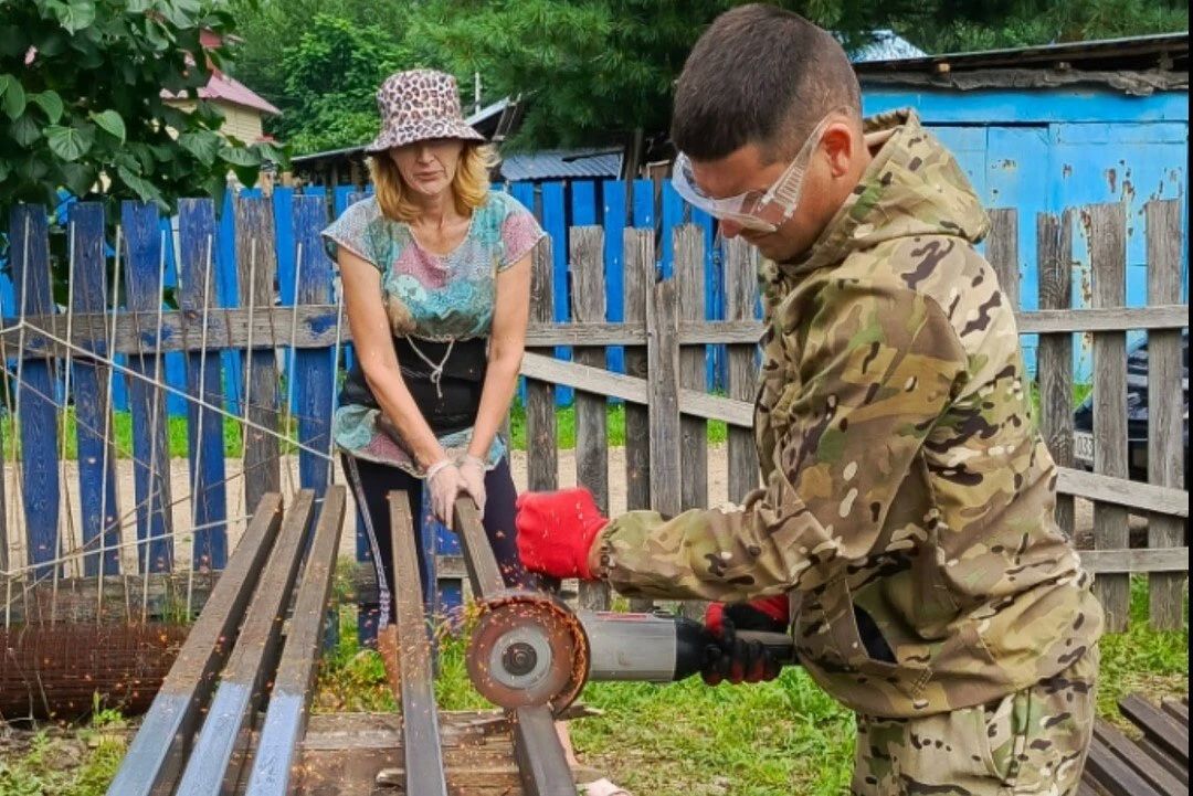 В селе Птичник модернизируют волейбольную площадку В селе Птичник модернизируют волейбольную площадку