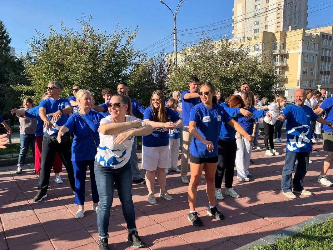 Спортивные фестивали, спартакиады, турниры по единоборствам, зарядки с чемпионами и мастер-классы в рамках Всероссийского марафона «Единой России» «Сила России» традиционно проходят по всей стране ко Дню физкультурника Спортивные фестивали, спартакиады, турниры по единоборствам, зарядки с чемпионами и мастер-классы в рамках Всероссийского марафона «Единой России» «Сила России» традиционно проходят по всей стране ко Дню физкультурника