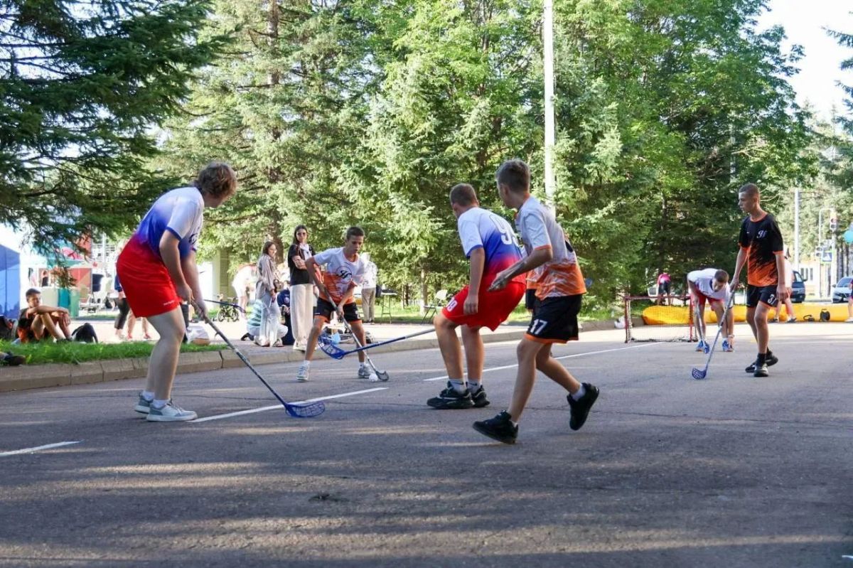 Спортивные фестивали, спартакиады, турниры по единоборствам, зарядки с чемпионами и мастер-классы в рамках Всероссийского марафона «Единой России» «Сила России» традиционно проходят по всей стране ко Дню физкультурника Спортивные фестивали, спартакиады, турниры по единоборствам, зарядки с чемпионами и мастер-классы в рамках Всероссийского марафона «Единой России» «Сила России» традиционно проходят по всей стране ко Дню физкультурника
