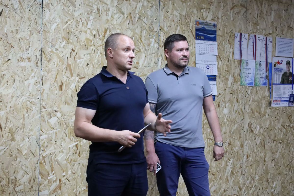 В Биробиджане прошла открытая тренировка по спортивному метанию ножа В Биробиджане прошла открытая тренировка по спортивному метанию ножа
