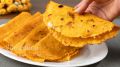 Яркие лепешки на томатном тесте: просто, быстро и вкусно