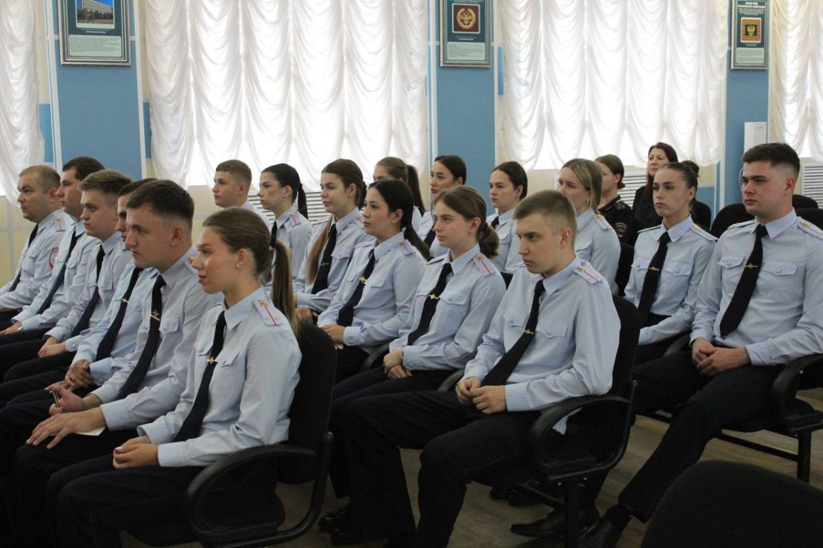 18 молодых сотрудников пополнили ряды полиции Еврейской автономной области 18 молодых сотрудников пополнили ряды полиции Еврейской автономной области