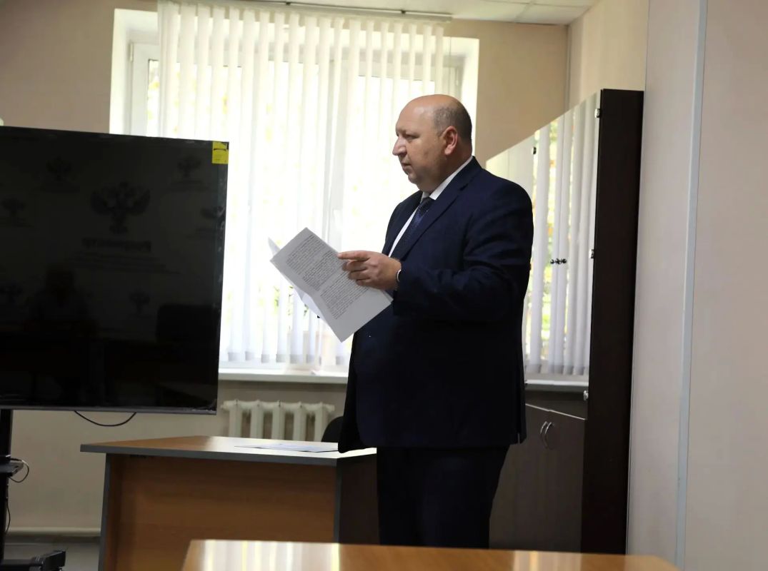 Встретился с руководителем регионального Росреестра Светланой Зуевой и коллективом Управления Встретился с руководителем регионального Росреестра Светланой Зуевой и коллективом Управления